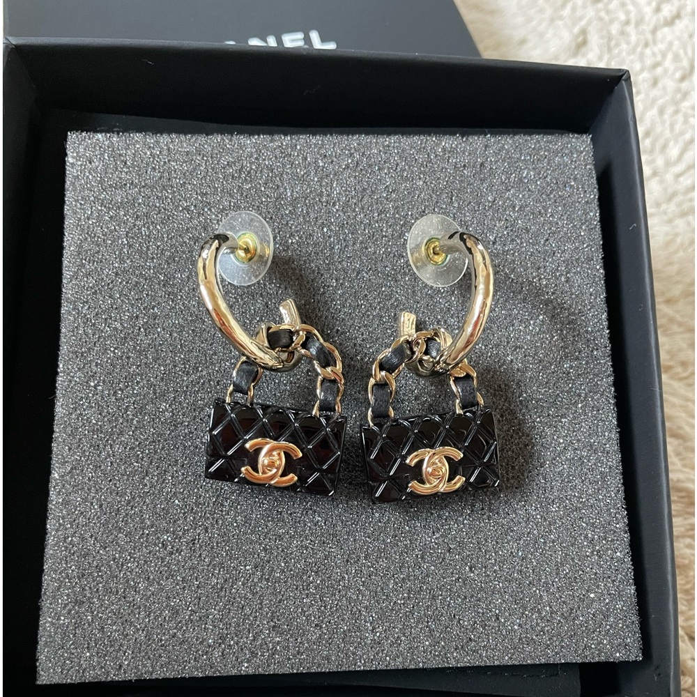 Chanel 23C earrings